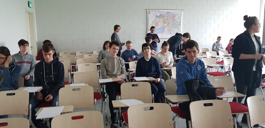 Ostrołęka. Sukcesy uczniów II Liceum Ogólnokształcącego w konkursach przedmiotowych