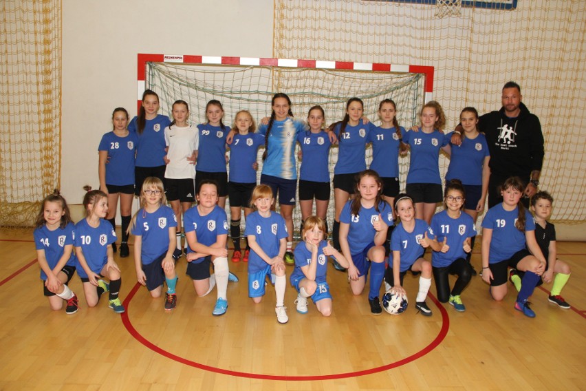 W Brzezinach dziewczyny mogą kopać - klub sportowy "Rekord" ogłasza nabór do żeńskiej sekcji piłki nożnej