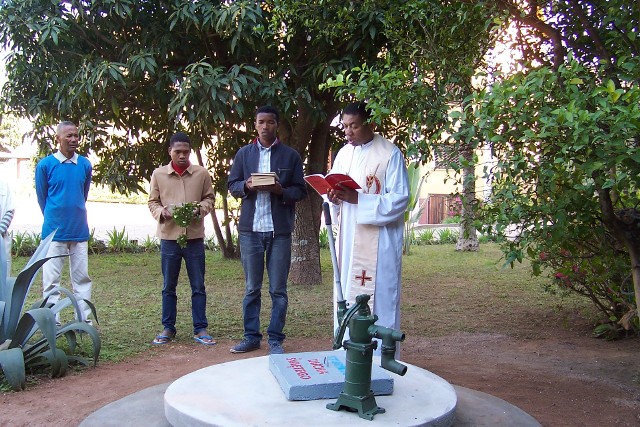 Otwarcie i poświęcenie dwudziestej studni pod wezwaniem Ducha Świętego na Madagaskarze