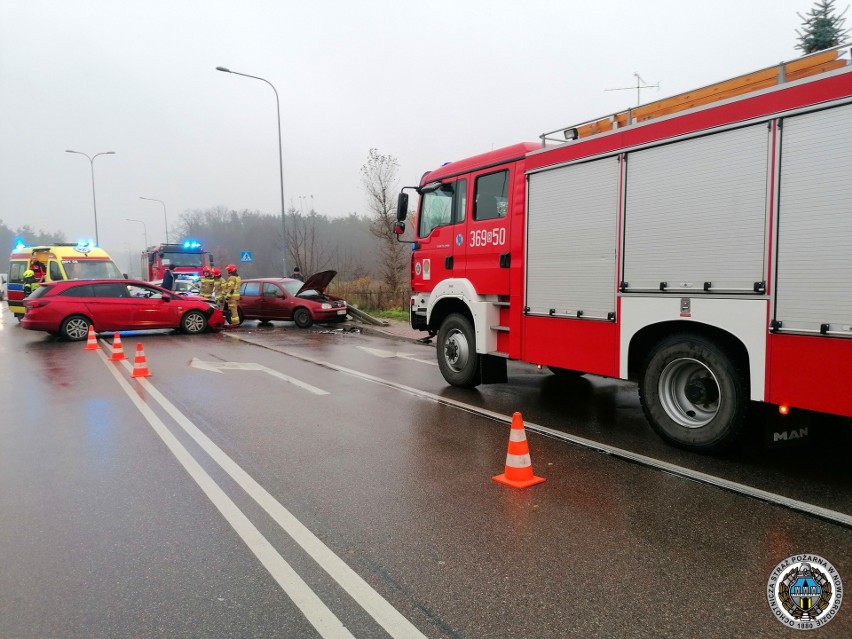 Wypadek w Nowogrodzie. Zderzenie Volkswagena z Oplem