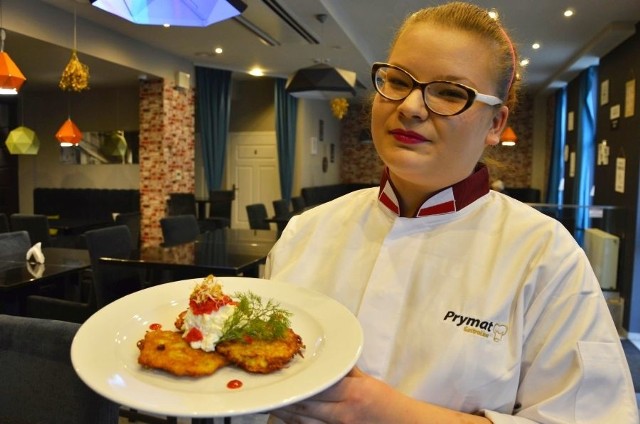 Klaudia Ziółkowska - szef kuchni kieleckiej restauracji Backatage poleca na przyjęcie Sylwestrowe placuszki ziemniaczane z  serowo - chrzanową pierzynką i kawiorem.