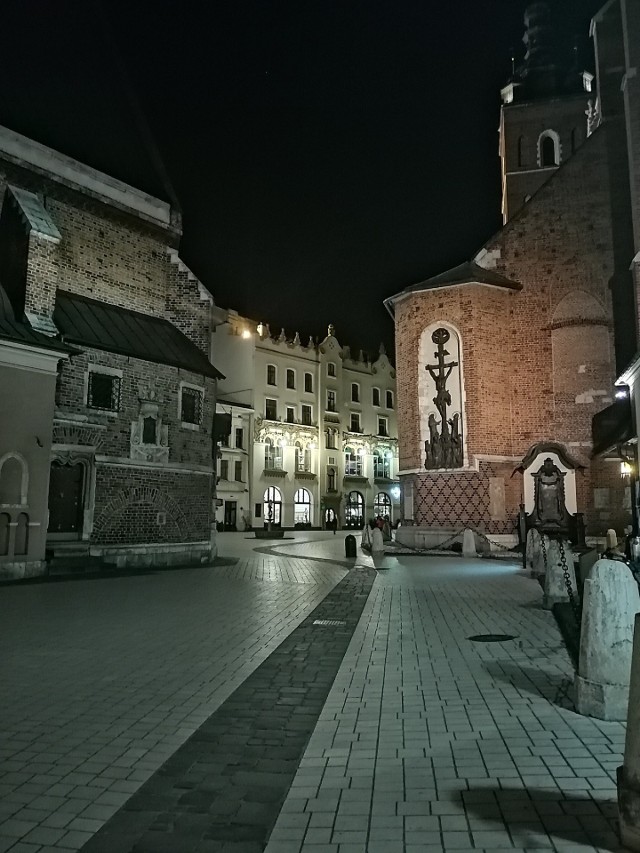 Plac Mariacki w niedzielę wieczorem