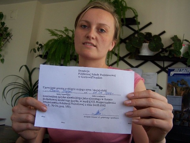 Donata Patryk podpisała deklarację, że jej córka Sara ma się uczyć niemieckiego. - Najważniejsze, że dziecko pozna dwa języki - mówi pani Donata.