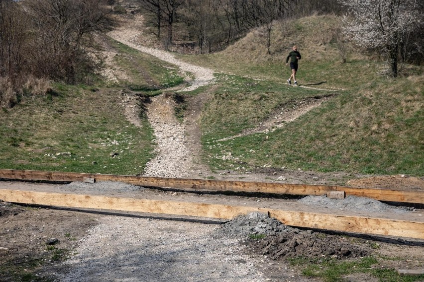 Kraków. Problemy z Zakrzówkiem. Niepewne otwarcie kąpieliska w sezonie letnim. Mieszkańcy narzekają na zabudowę [ZDJĘCIA]