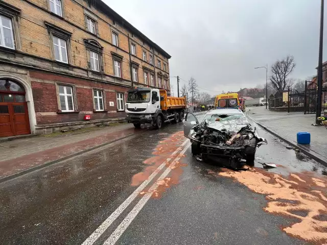 Jeden z kierowców został przetransportowany do szpiatla.