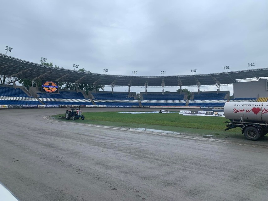 Tor Orła Łódź mocno ucierpiał po opadach deszczu.