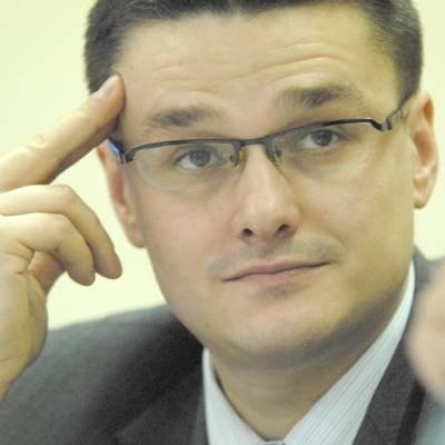Sebastian Ciemnoczołowski. Wicemarszałek, lat 31, członek Platformy Obywatelskiej, mieszka w Zielonej Górze, absolwent Akademii Ekonomicznej w Poznaniu, żonaty.