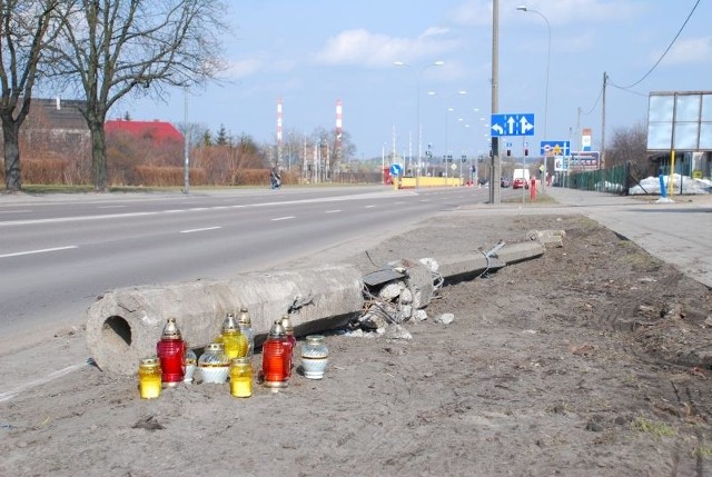 Sobota, ulica Poleska. Miejsce, w którym doszło do wypadku. Na słupie widać jeszcze ślady krwi.