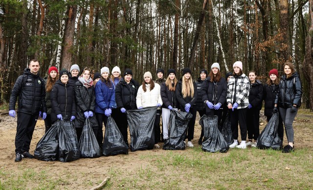 Piłkarki ręczne sprzatały świat!