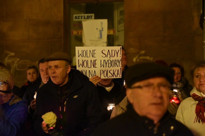 Pod sądem w Toruniu protestowali przeciwnicy reformy wymiaru...