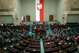 Podwyżki dla polityków: senatorowie KO się buntują, Trzaskowski chce odrzucenia projektu