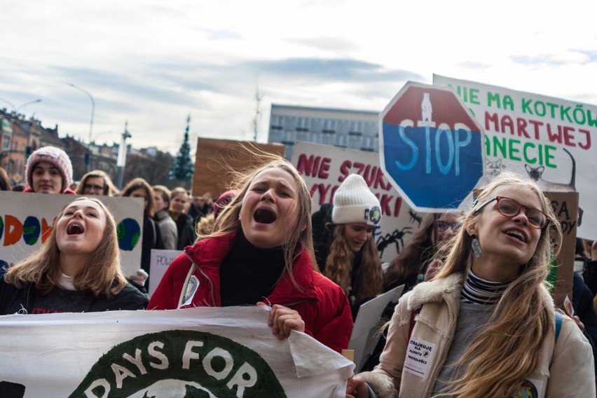 Wielki strajk klimatyczny. Młodzież tłumnie wyszła na ulice Krakowa