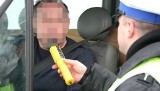 Pijany taksówkarz zasnął podczas jazdy w centrum Łodzi. Mężczyzna wydmuchał 2,3 promila!
