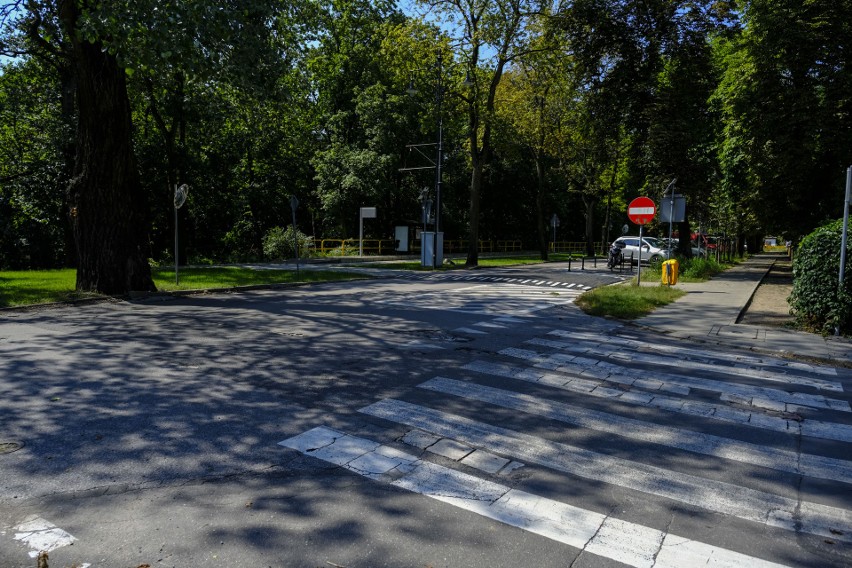 Ostatnie drobne prace wykończeniowe w ciągu ulicy Bydgoskiej