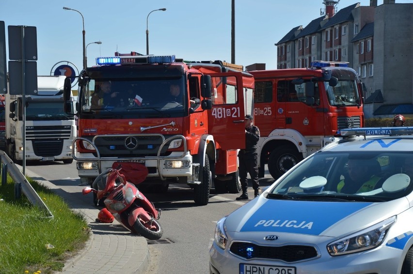 Malbork. Wypadek na alei Rodła, ucierpiał jadący skuterem [zdjęcia]