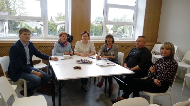 W spotkaniu uczestniczyli (od lewej): Marcin Skonieczka, Lucyna Michałowska, Dorota Wąż, Barbara Piłat, Dariusz Czaplicki oraz Gabriela Przytarska