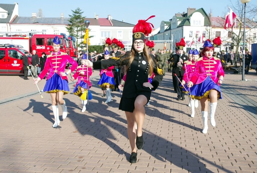 Święto Niepodległości w Tarnobrzegu. Odsłonięto pomnik Józefa Piłsudskiego [ZDJĘCIA]