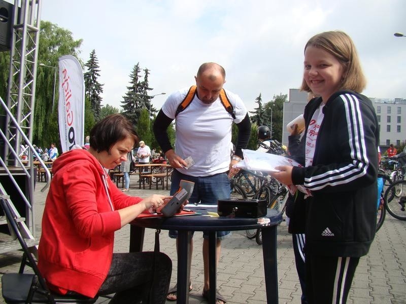 Oświęcim. Rodzinny Rajd Rowerowy po raz 20. Na starcie stanęło ponad 1000 rowerzystów [ZDJĘCIA]