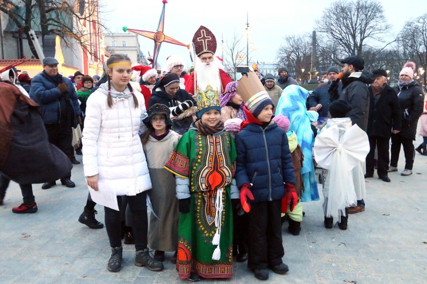 Wigilia Starego Miasta w Lublinie. Lublinianie podzielili się opłatkiem. Zobacz zdjęcia                          