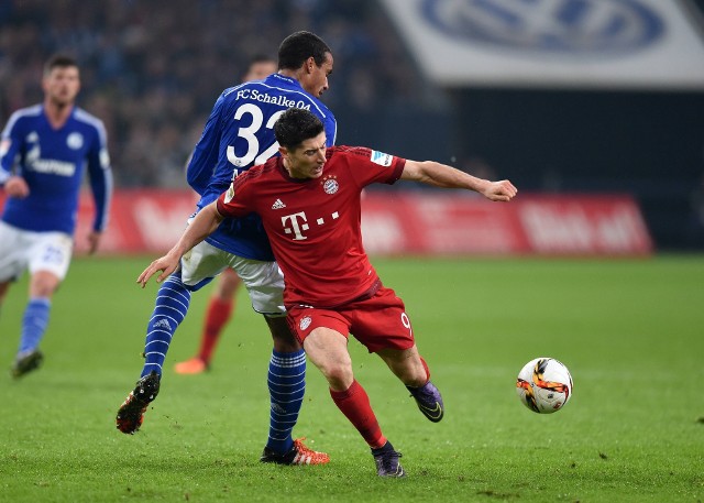Robert Lewandowski w obecnym sezonie Bundesligi strzelił 14 goli. Czy trafi przeciwko Schalke?