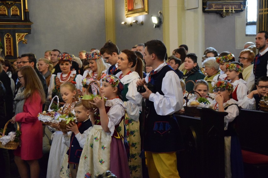 Święcenie pokarmów w śląskich strojach - nowa tradycja w...