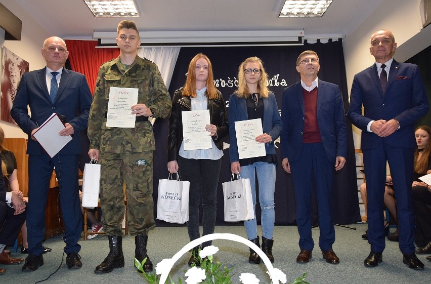 Poruszający finał konkursu o żołnierzach wyklętych w "starym" koneckim liceum