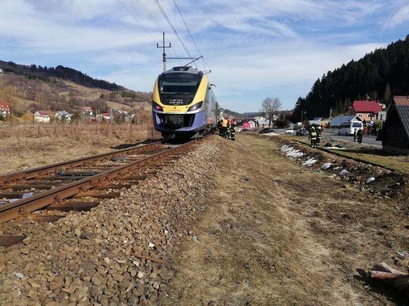 Muszyna. Zderzenie pociągu z samochodem. Jedna osoba w szpitalu