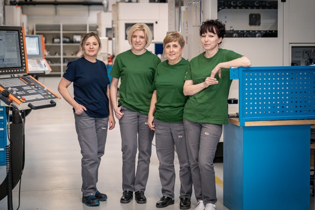 To tylko drobna część żeńskiej załogi Fabryki Broni w Radomiu. Od lewej: Barbara Kobyłecka, Anna Gorzym,  Małgorzata Fluder, Iwona Mazur.