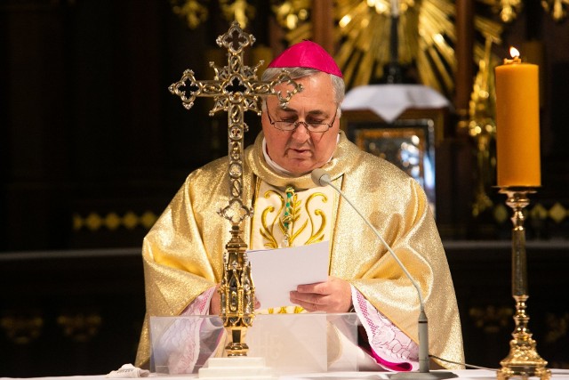 Nuncjusz apostolski Salvatore Pennacchio podczas bożonarodzeniowej mszy w grójeckim kościele Świętego Mikołaja.