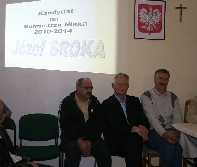 Józef Sroka (w środku) został zaprezentowany członkom oraz sympatykom PiS na kandydata na burmistrza Niska w nadchodzących wyborach samorządowych.