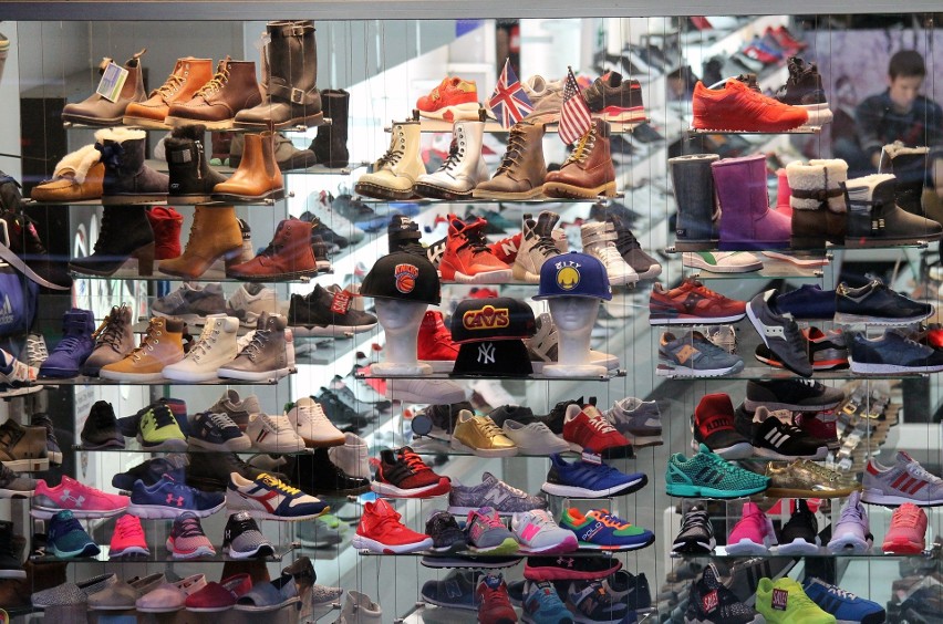 Zobacz w galerii modne i wygodne buty damskie na wiosnę 2023