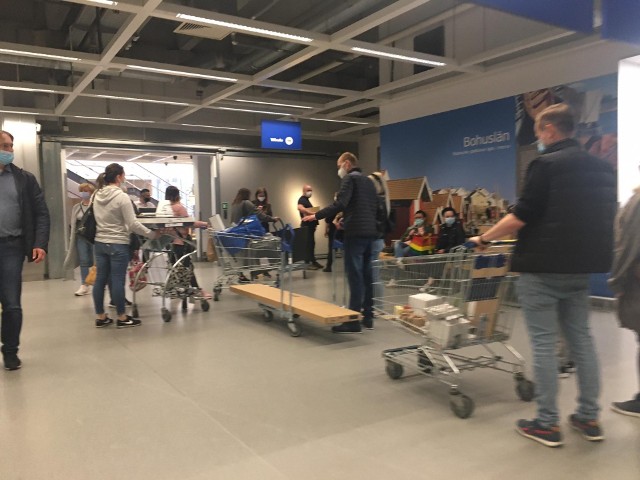 Katowicka Ikea została oblężona przez tłumy klientów.
