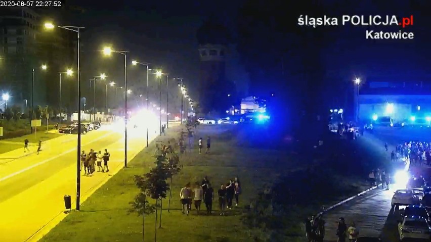 Nielegalne wyścigi w centrum Katowic przyciągnęły ponad 400...