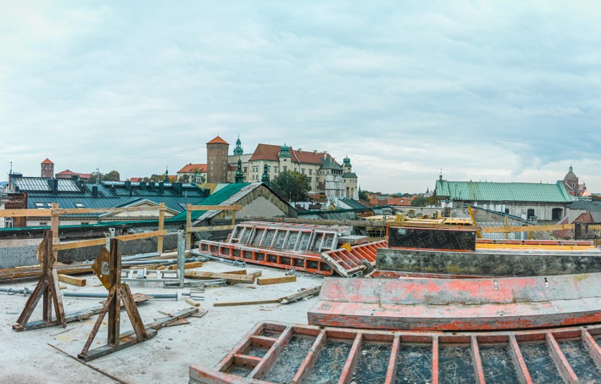 Kraków. Apartamentowiec przy ul. Stradomskiej coraz bliżej ukończenia. Postępy w budowie hotelu [ZDJĘCIA]