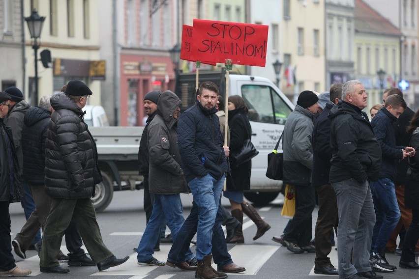 Protest pod Urzędem Miasta w Środzie Śląskiej. Mieszkańcy...