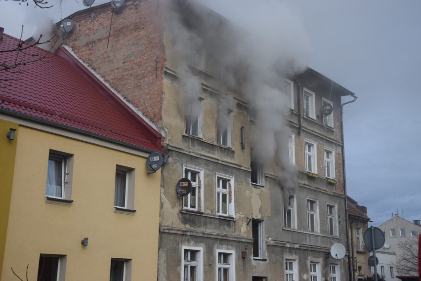Pożar kamienicy w Głuchołazach. Ewakuowano lokatorów z 11 mieszkań