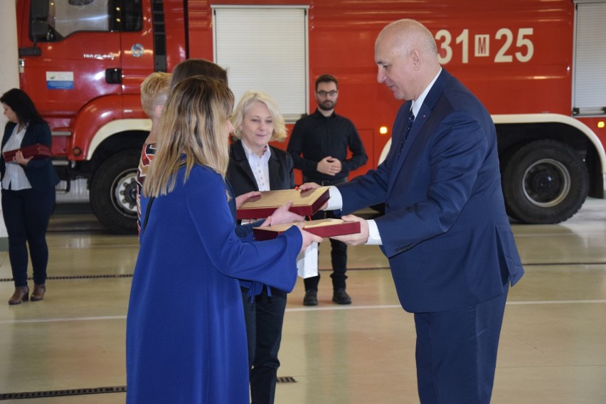 Europejski Dzień Numeru Alarmowego 112 w Radomiu. Minister Joachim Brudziński dziękował ratownikom