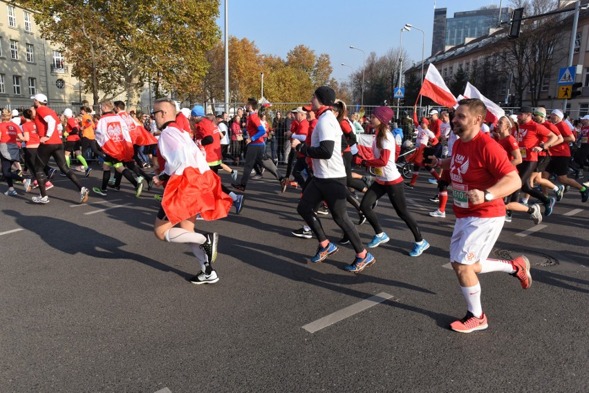 O godz. 11.11 z ul. Solnej wystartował Bieg Niepodległości....