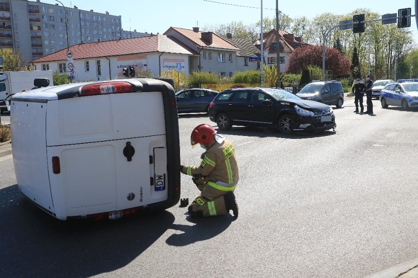 Wypadek na Nowym Dworze, na skrzyżowaniu Strzegomskiej i...