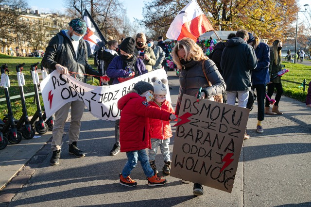 Sobotni protest w ramach spaceru matek z dziećmi i rodzinami. To kolejny cykl protestów przeciw wyrokowi TK ws. aborcji