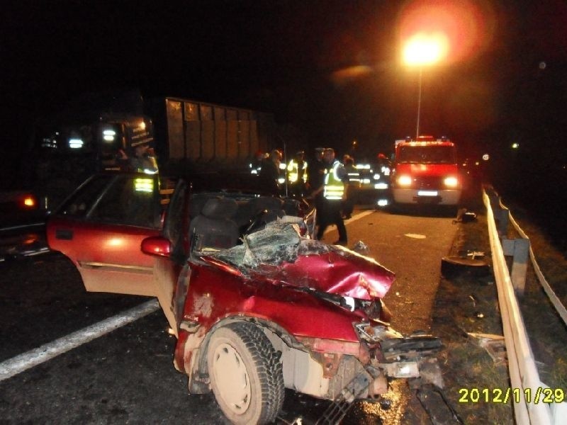 Śmiertelny wypadek na drodze Kielce-Tarnów. Zginął 20-latek