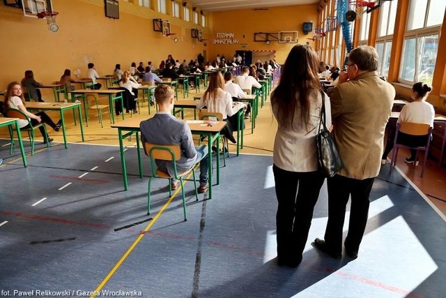 Egzamin gimnazjalny 2019. Czy egzamin gimnazjalny się odbędzie? Kiedy będzie egzamin gimnazjalny? Oto najważniejsze odpowiedzi na pytania, które nurtują uczniów, którzy mają przystąpić do egzaminy gimnazjalnego [EGZAMIN GIMNAZJALNY – PYTANIA, ARKUSZE, TEMATY, PRZECIEKI].