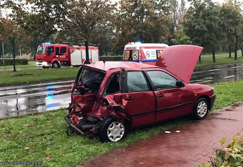 Tragiczny wypadek w Tychach. Mercedes uderzył w seata. Nie żyją dwie osoby ZDJĘCIA+NOWE INFORMACJE
