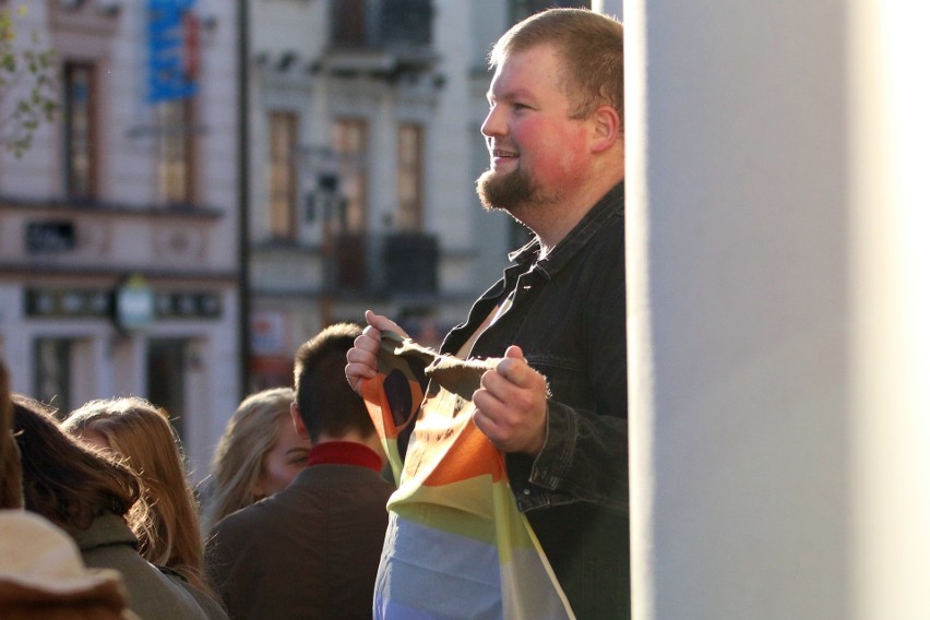 Demonstracja przeciwko próbie zakazania Marszu Równości w Lublinie (ZDJĘCIA, WIDEO)