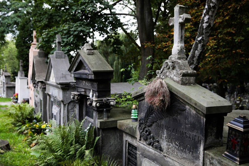 Krakowskie cmentarze. Cmentarz Podgórski - groby piękne, niezwykłe, dzieła sztuki