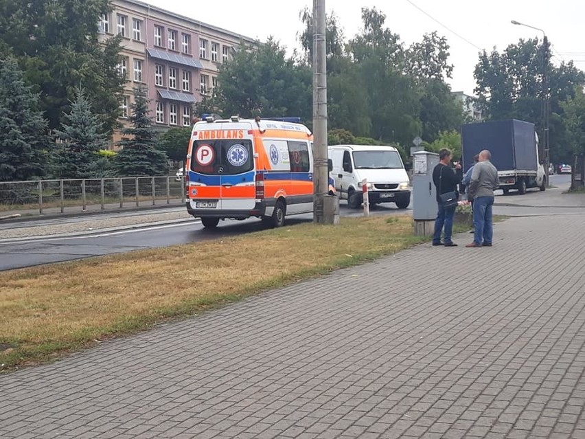 Około godz. 9.30 na ul. Sienkiewicza na czerwonym świetle...