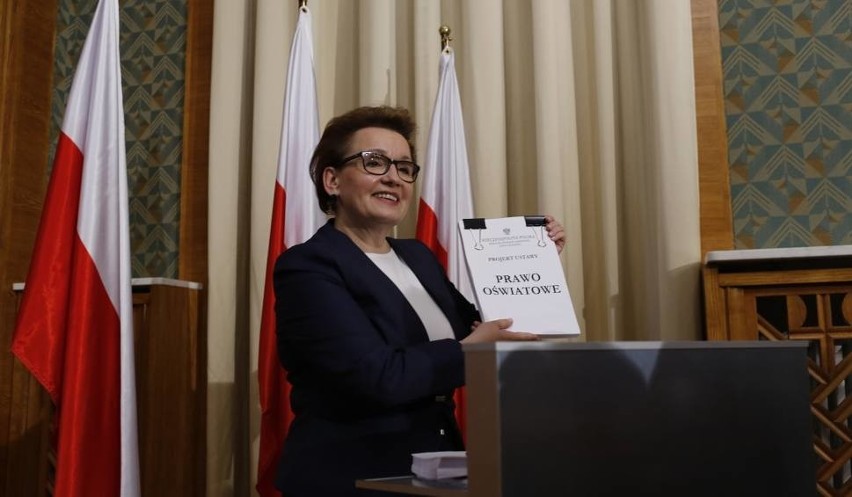 Na nic się zdały protesty nauczycieli. Minister Anna...