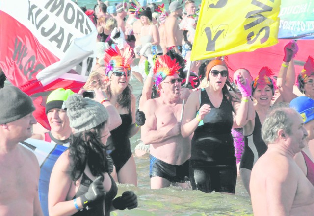 Gdyby nie Międzynarodowy Zlot Morsów w lutowe niedzielne południe nie byłoby takiego tłumu ludzi na mieleńskiej plaży.