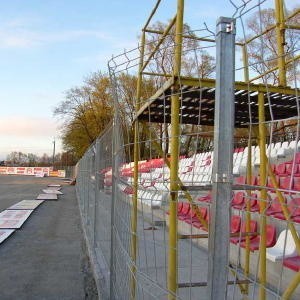 Niszczenie własnego stadionu wiceprezydent Łomży Marcin Sroczyński bardzo łagodnie określił jako "nieprawdopodobne".