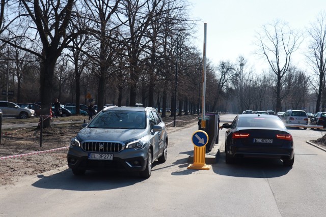 Przy wjeździe na parking Aquaparku Fala pojawiły się szlabany. Aby wjechać trzeba pobrać bilet i udać się do kasy. To test systemu pobierania opłat parkingowych, który zacznie działać jak tylko skończą się testy!CZYTAJ DALEJ>>>.